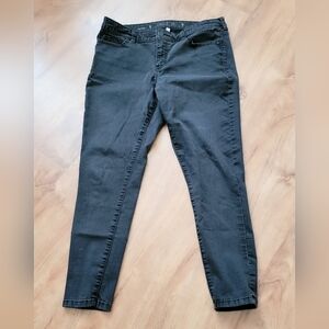 Womens Size 12 Petite Jennifer Lopez Mid Rise Black/Dark Gray Skinny Jeans